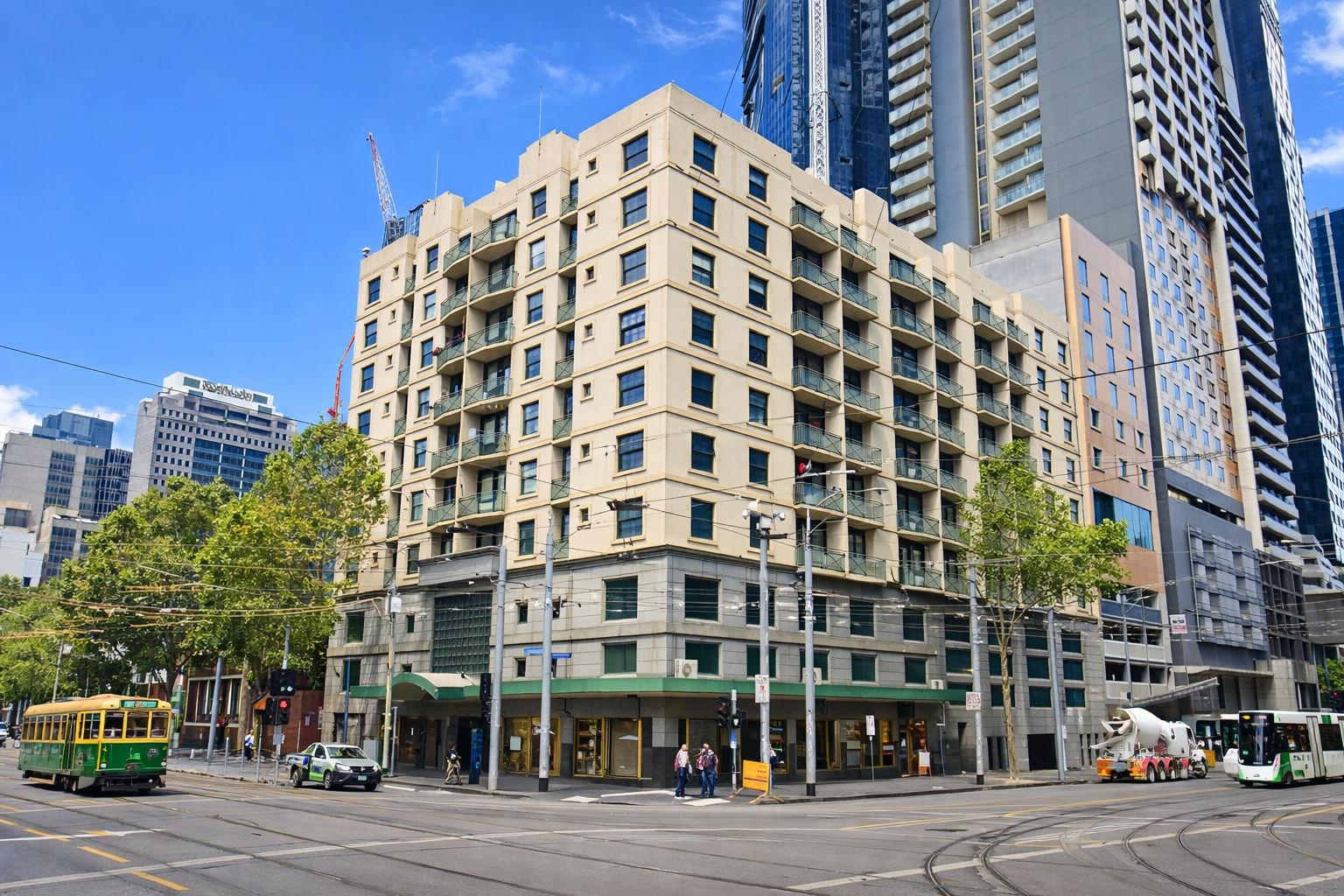 585 LaTrobe